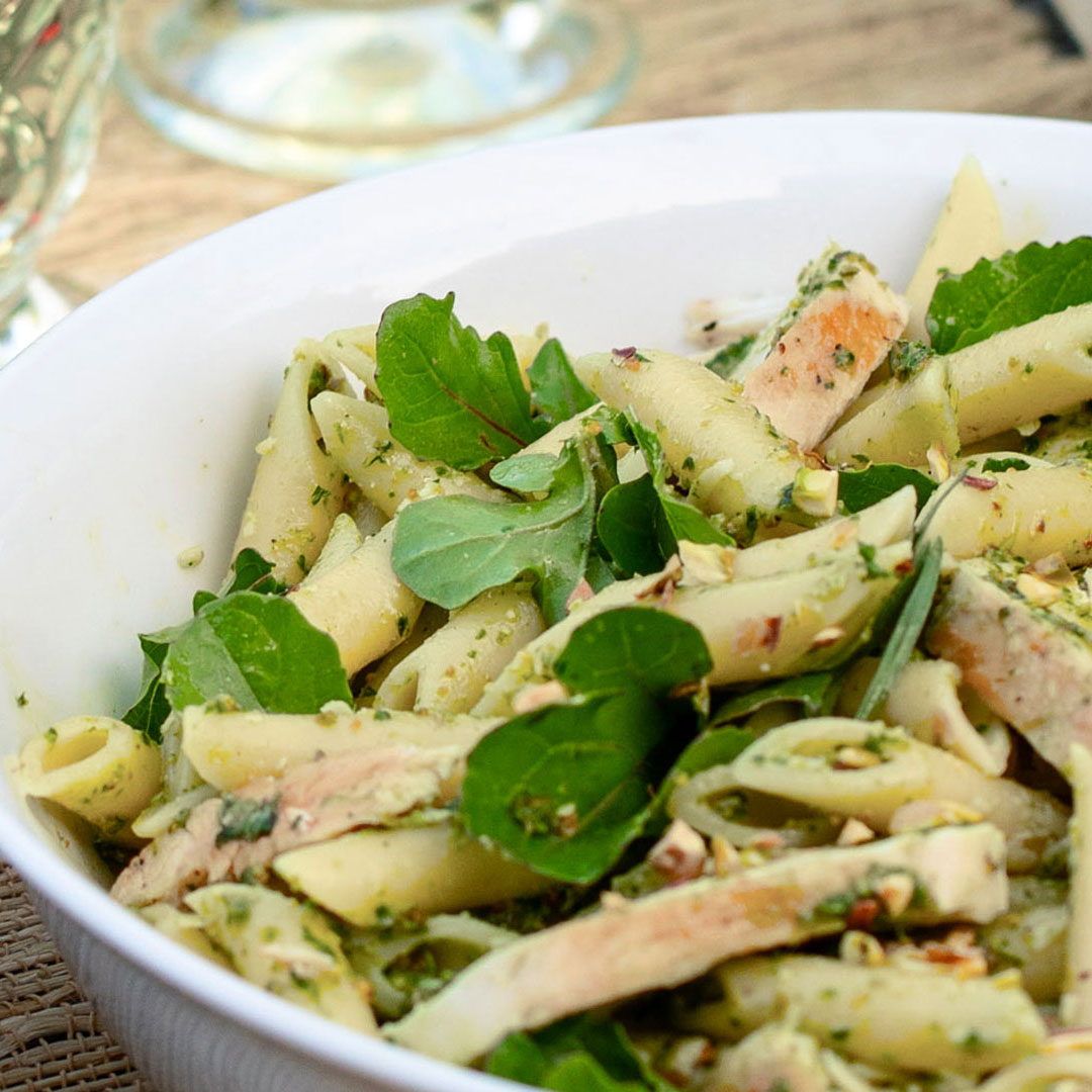 PASTA AL PESTO DE POLLO, CON ESTRAGÓN CON PISTACHES