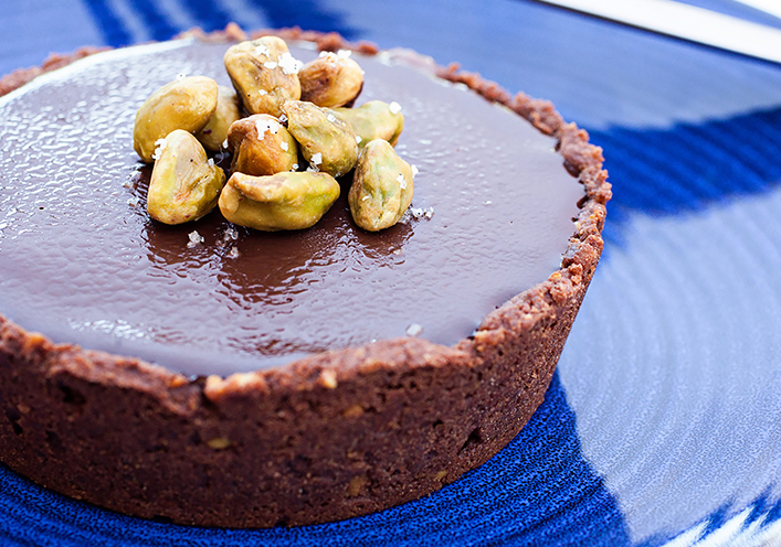 Tarta de chocolate y pistacho con mascarpone